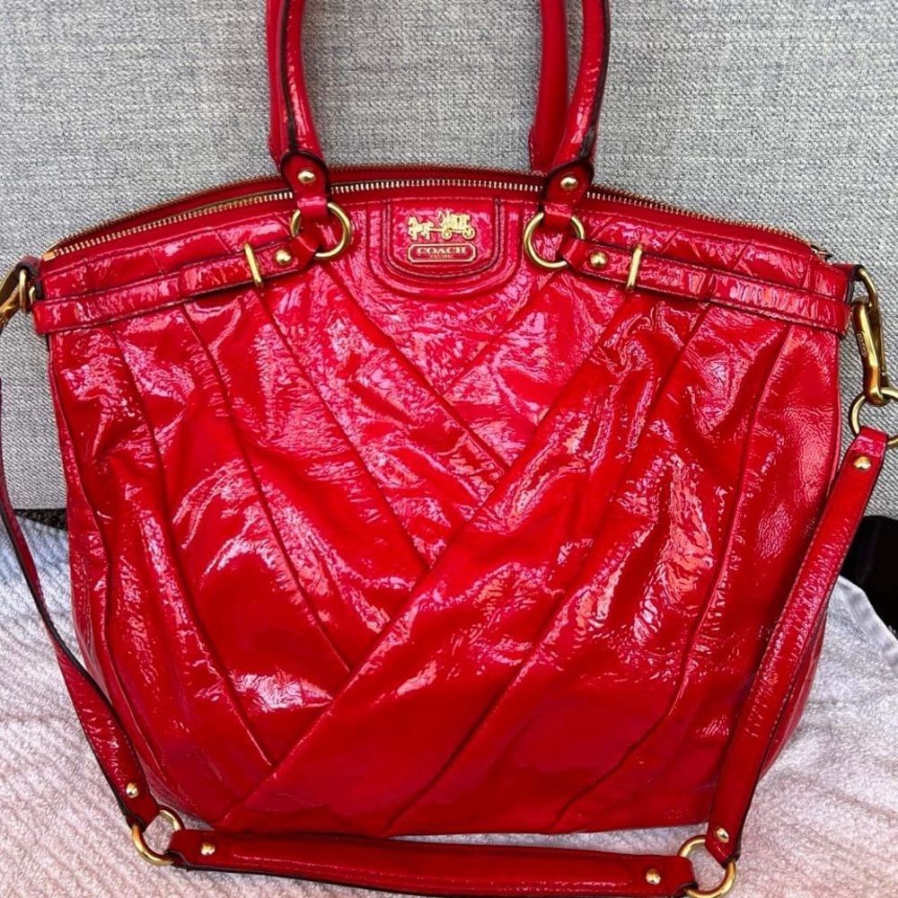 Coach Madison Lindsey Red Diagonal Pleated Patent Leather Shoulder Bag LIKE NEW